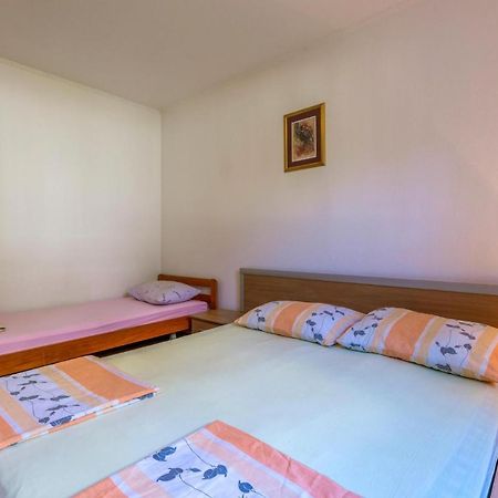 Stunning Apartment In Duce With Wifi Екстер'єр фото