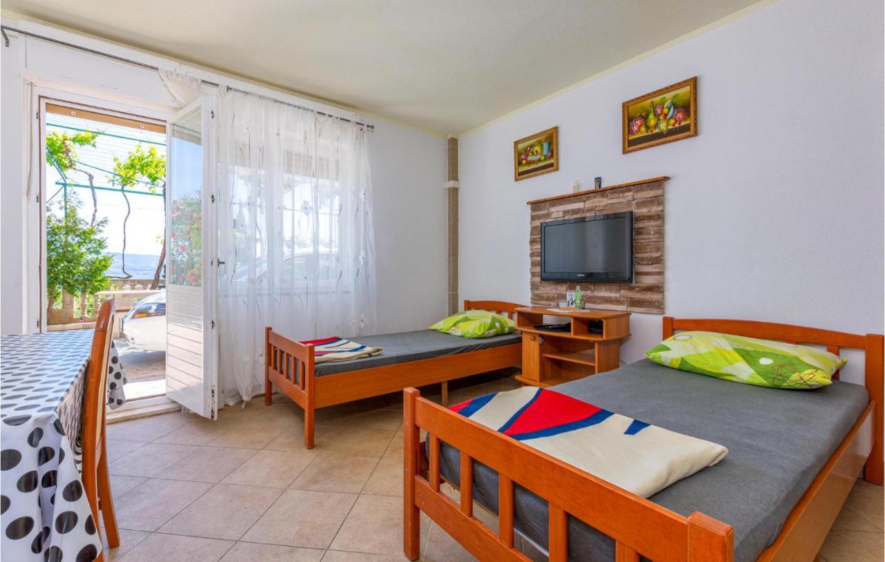Stunning Apartment In Duce With Wifi Екстер'єр фото
