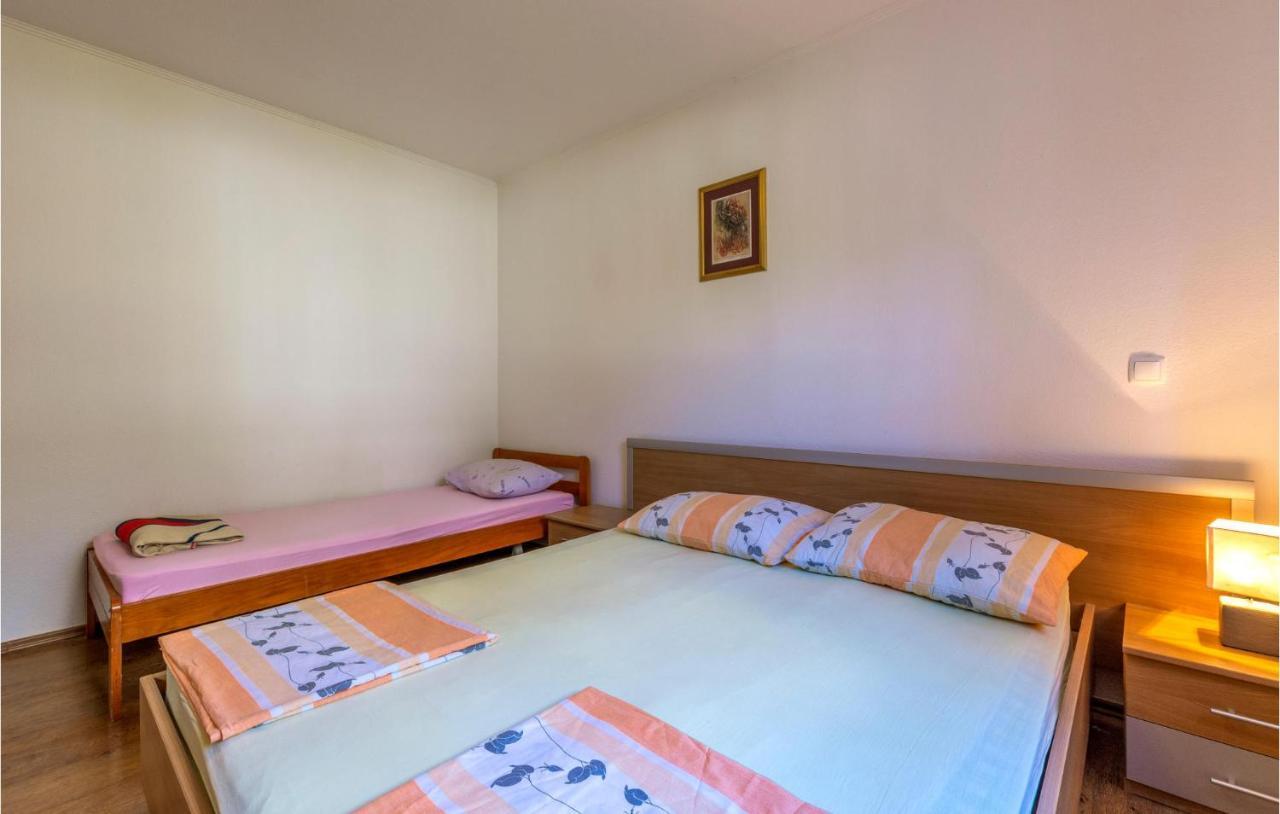 Stunning Apartment In Duce With Wifi Екстер'єр фото
