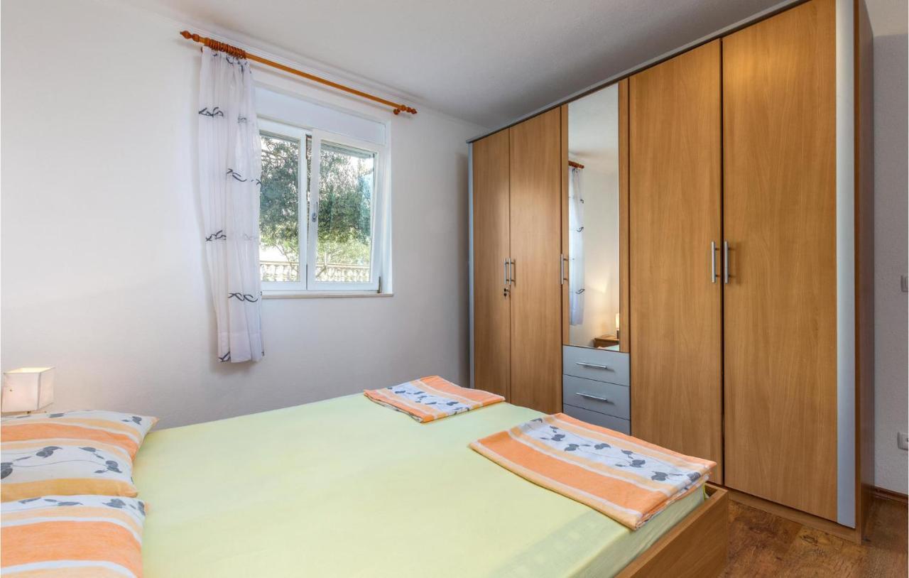 Stunning Apartment In Duce With Wifi Екстер'єр фото